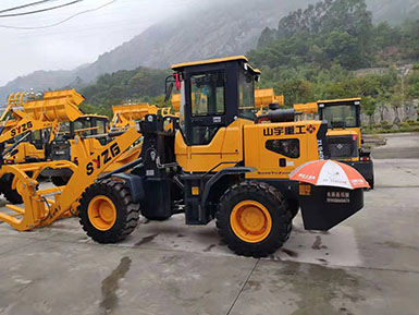 恭喜羅總喜提新車，山宇裝載機940走起，山宇重工，助您成功！